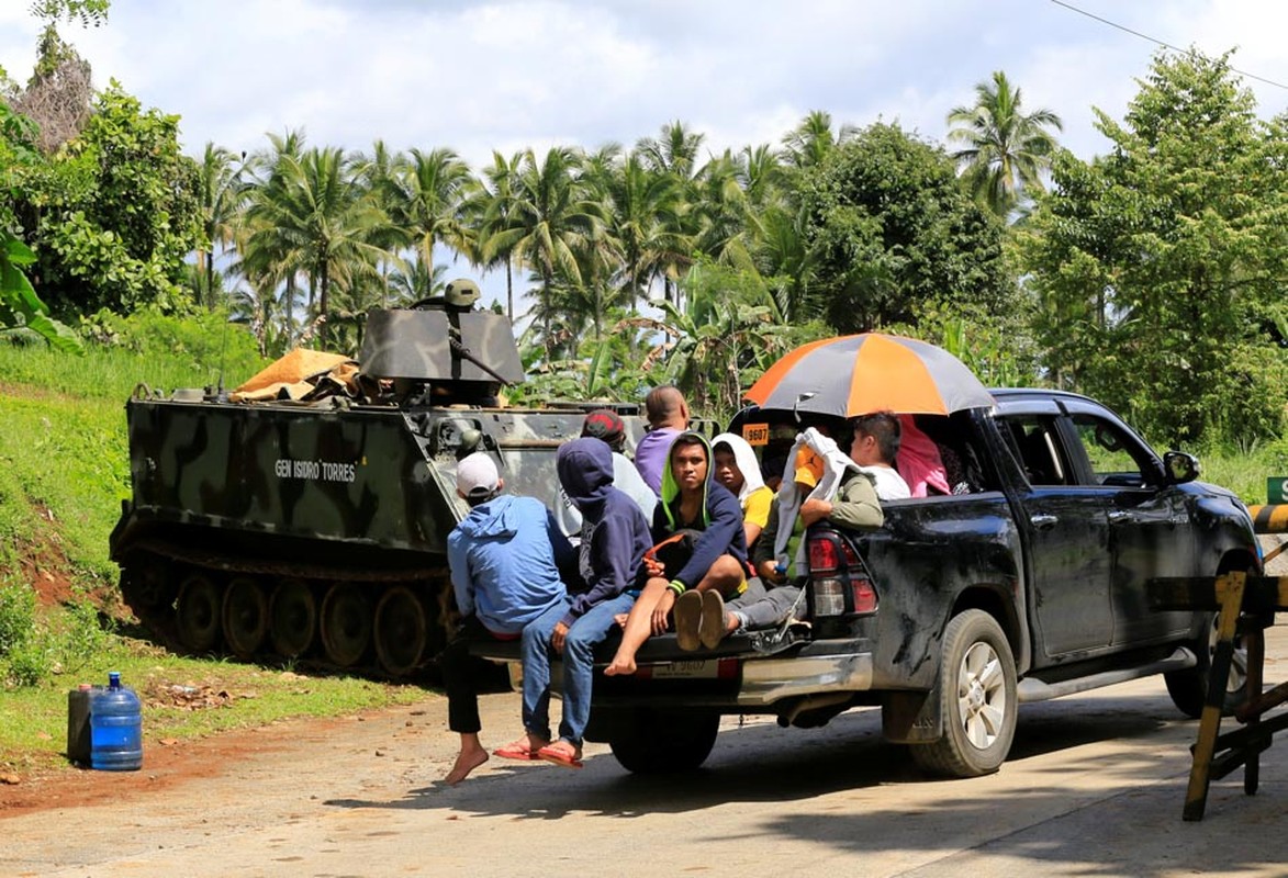 Anh: Dan lu luot chay tron khung bo o mien nam Philippines-Hinh-4